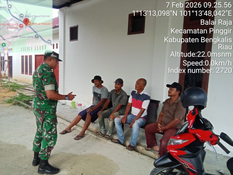 Babinsa Koptu Ade Kurniawan Berikan Penyuluhan Pancasila Kepada Warga Kelurahan Balai Raja