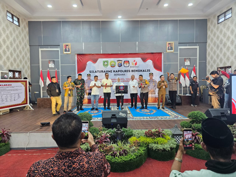 Disatukan Kapolres Bengkalis, Paslon Bupati Bengkalis KBS dan Sandi Terlihat Akrab