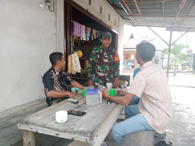 Babinsa Serda Zulkarnain Berikan Penyuluhan Pancasila Kepada Warga Desa Simpang Padang, Batsol Kampung Pancasila