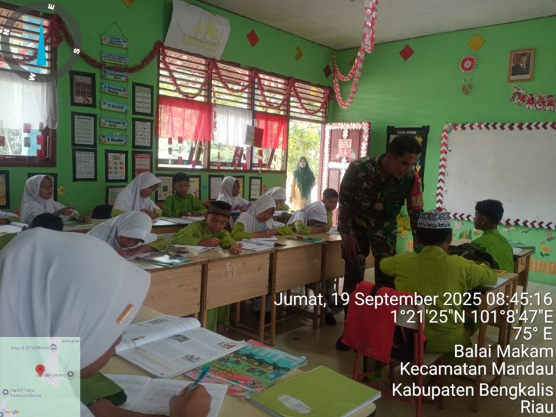 Babinsa Sertu Sutiman Berikan Penyuluhan Pancasila di Desa Balai Makam, Kampung Pancasila