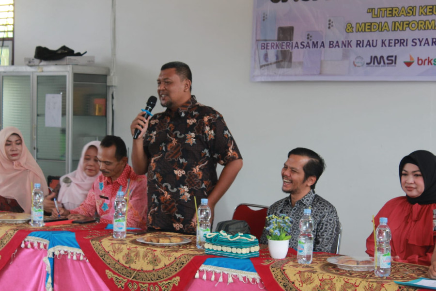 JMSI Riau Goes To School ke SMAN 6 dengan Tema Literasi Keuangan dan Media Informasi Digital