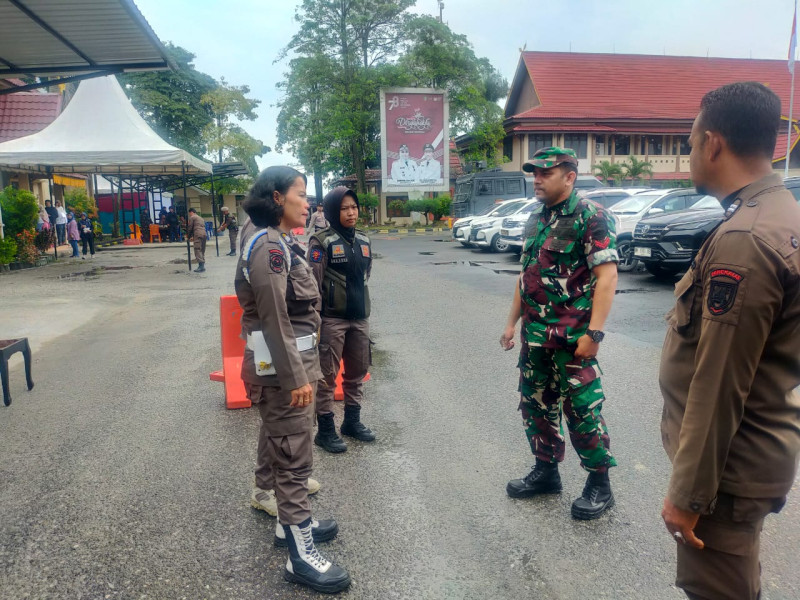 Babinsa Koptu Muchsin Khan Berikan Komsos Pancasila Kepada Sat Pol PP Mandau