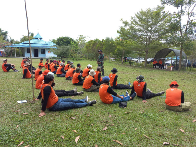 Sertu Roy Pardomuan Berikan Penyuluhan Pancasila kepada Warga Serta Pemuda Desa Pinggir