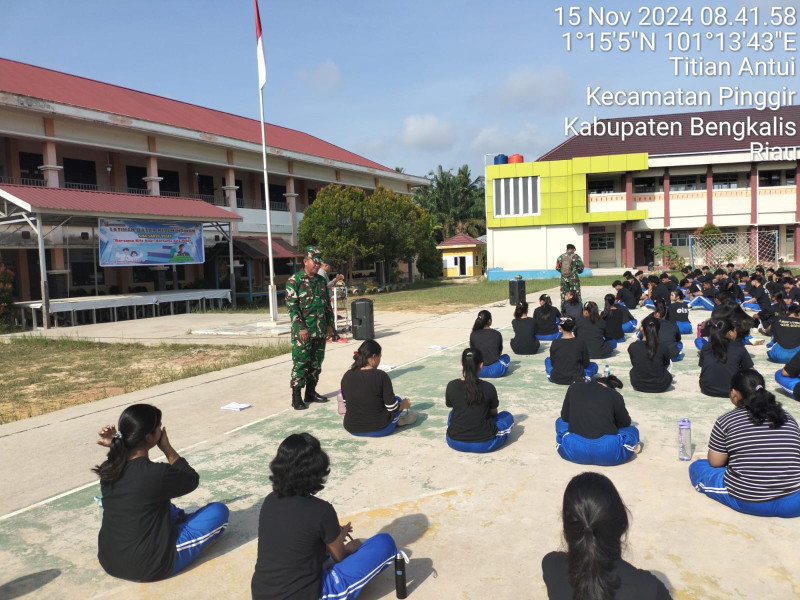 Babinsa Sertu AT. Silaban Berikan Penyuluhan Pancasila Kepada siswa Santo Yosep Kelurahan Titian Antui, Kampung Pancasila