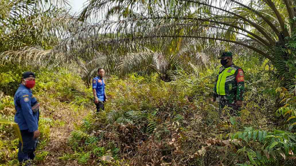 Serka Agus Liadi Patroli Karlahut di Desa Petani