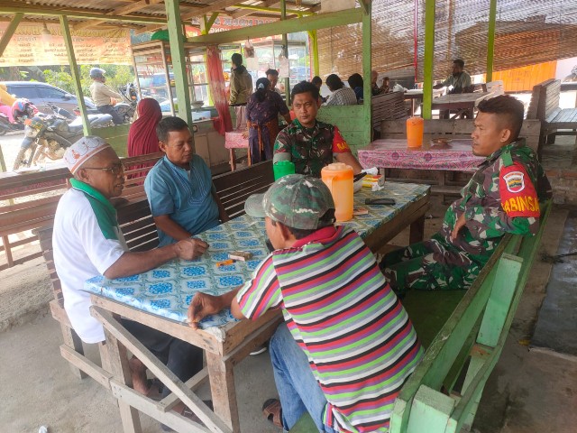 Kopda Dedi dan Kopda Bambang Sosialisasi Karhutla di Desa Beringin