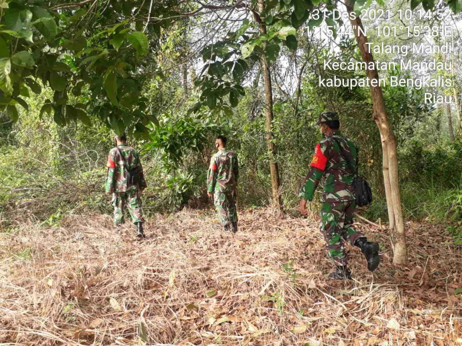 Serka Ristiyo, Sertu Barus, Serda Awaluddin Patroli Karhutla di 2 Desa Batsol