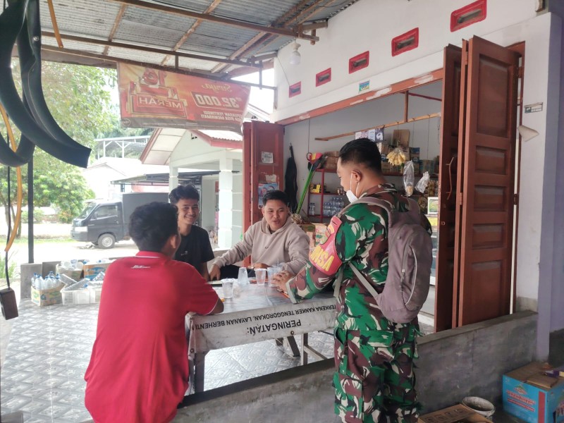 Babinsa Koptu Bambang Berikan Penyuluhan Pancasila Kepada Warga Desa Pinggir, Pinggir