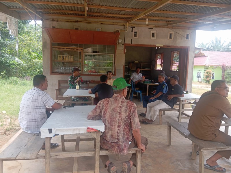 Babinsa Kopda Yusup Berikan Penyuluhan Pancasila Kepada warga Kelurahan Gajah Sakti, Mandau