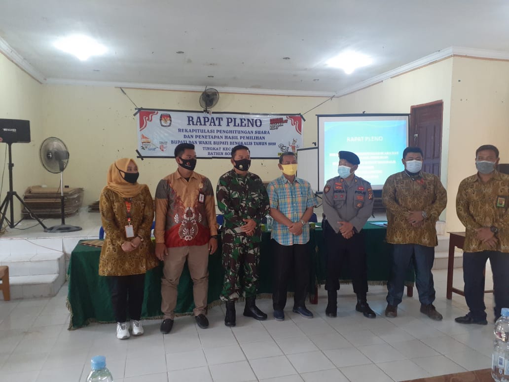 Danramil 04/Mandau Hadiri Rapat Pleno Rekapitulasi Penghitungan Perolehan Suara