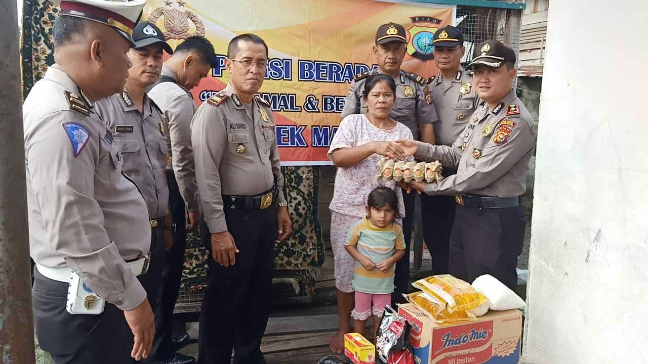 Beramal dan Berbagi, Polsek Mandau Santuni Keluarga Kurang Mampu