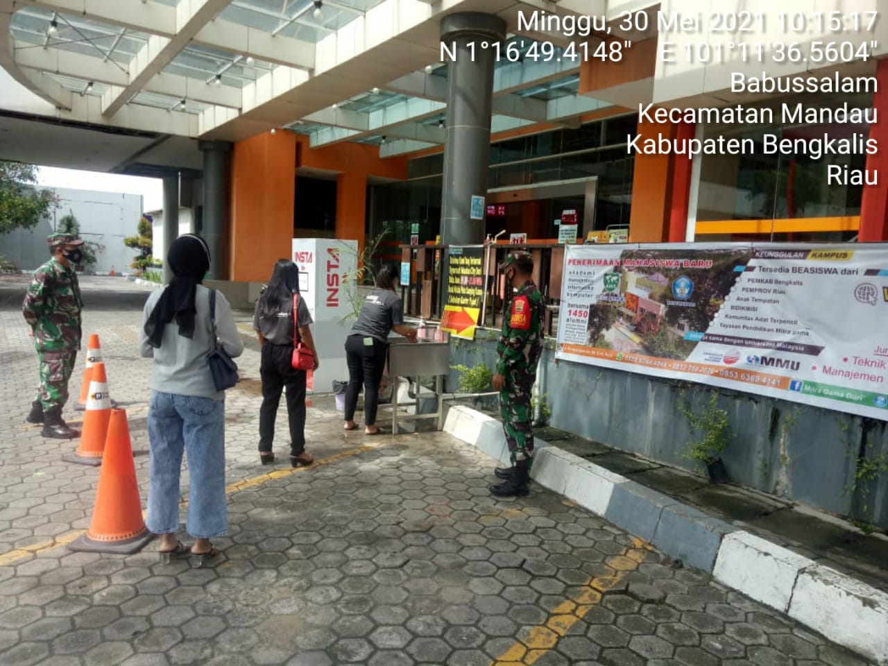 Serma Yulihar Himbau Pengunjung Mall Mandau City Agar Protkes dan Gunakan Masker