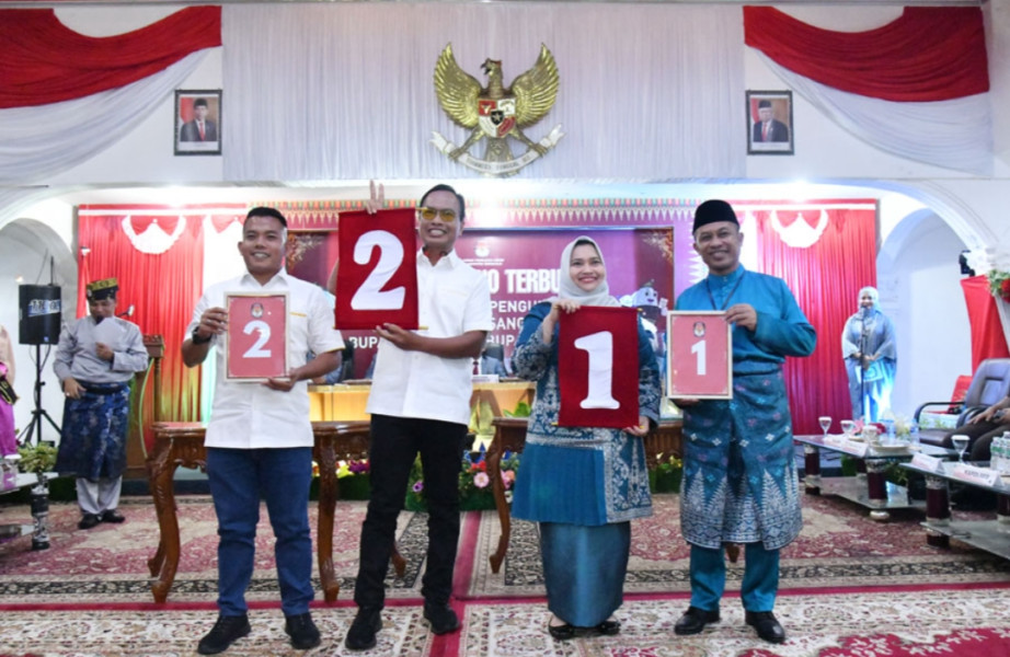 Cabut Undian, 2 Paslon Bupati dan Wakil Bupati Bengkalis Hadir di Gedung Datuk Laksamana Raja Dilaut