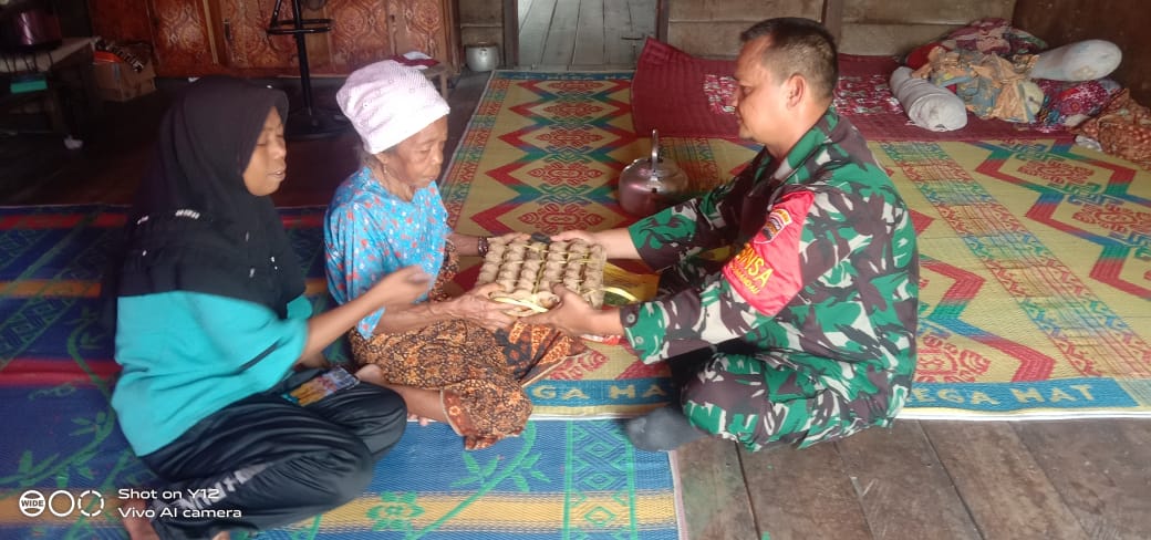 Babinsa Koramil 03/Mandau Kunjungi Mitih Warga Desa Pinggir