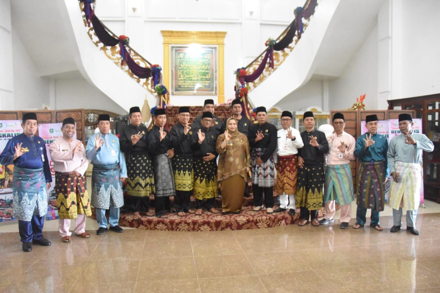 Bupati Kasmarni Terima Undangan Prosesi Buka Lawang dari LAMR Bengkalis