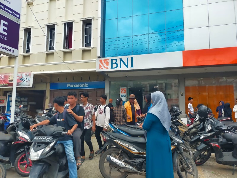 Viral di Medsos, KCP BNI Duri, Hang Tuah, Terkesan Telantarkan Pemanfaat PIP