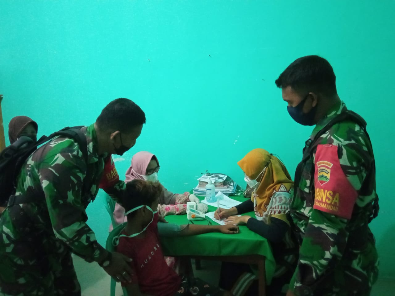 Babinsa Dampingi Vaksinasi Mobile Oleh Puskesmas Duri Kota