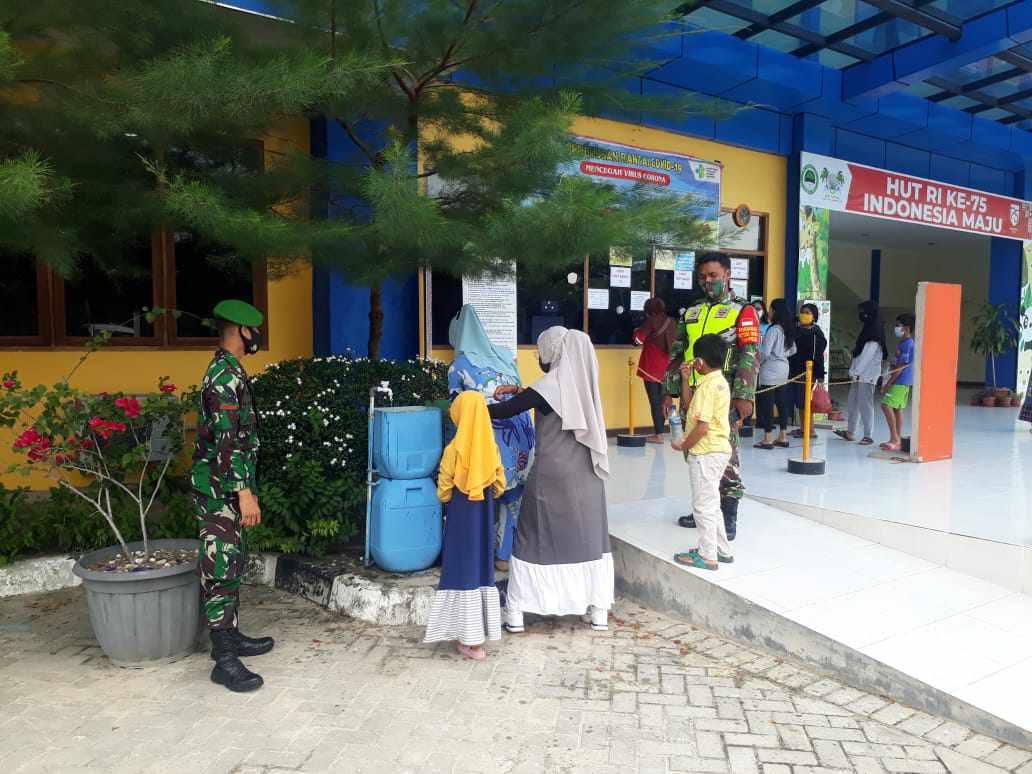 Pendisplinan Kesehatan di Waterpark Harationica Bersama Serma Armen