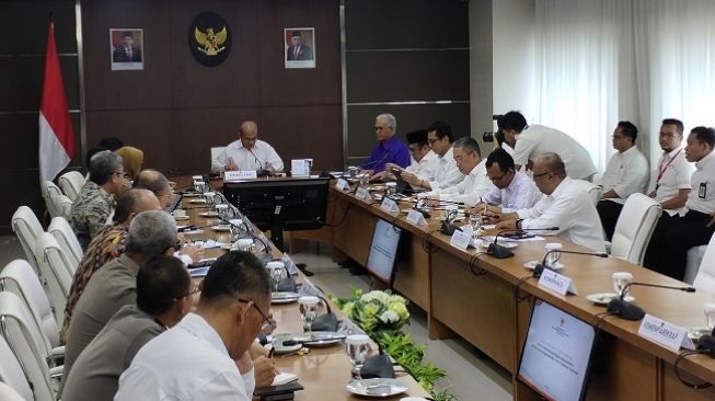 Menko PMK Panggil Tiga Kementerian Bahas Libur Nasional dan Cuti Bersama