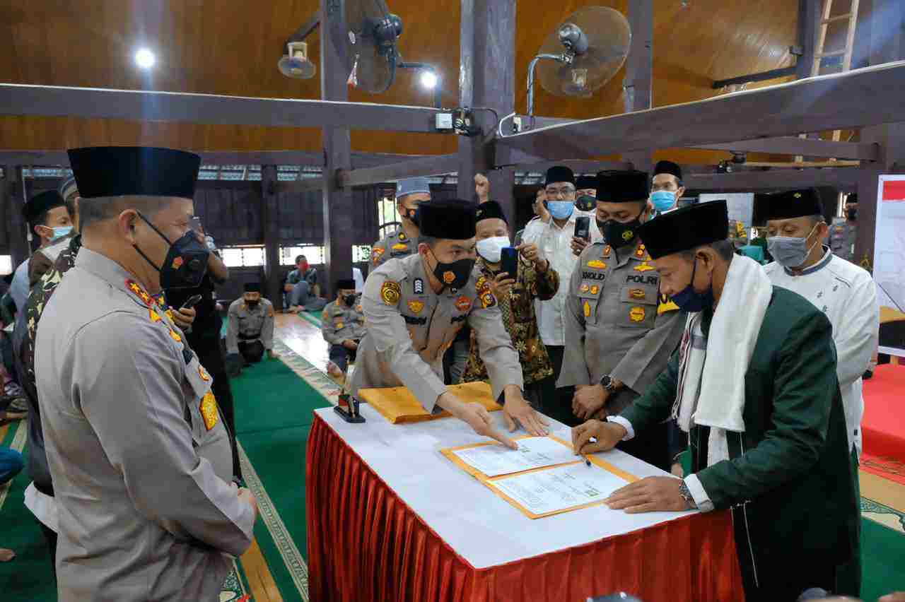 Kapolda Riau Ikuti Khotmil Qur'an dan Silaturahmi di Masjid Jami' Air Tiris Kampar