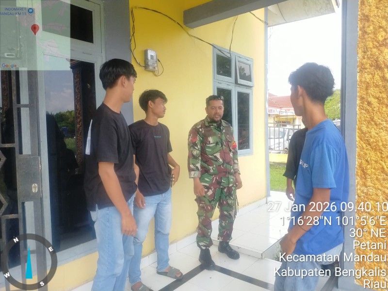 Babinsa Koptu M. Khan Berikan Penyuluhan Pancasila Kepada Warga Desa Buluh Manis, Kecamatan Batsol