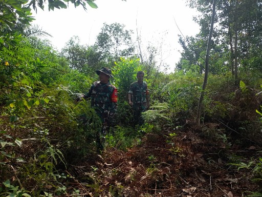 Gencar Laksanakan Patroli, Babinsa Koramil 03/Mandau Serma Yulihar dan Serka Ristiyo di Wilayah Mandau