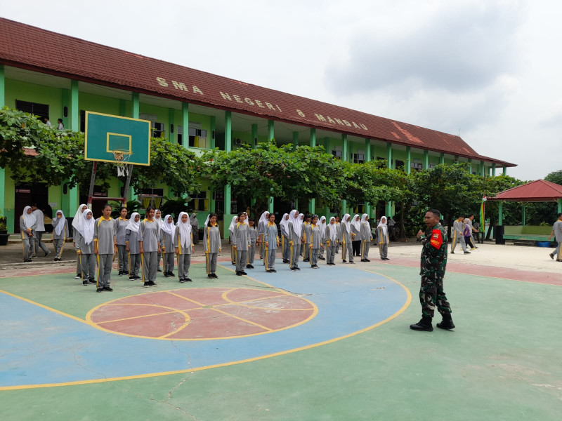 Serma Yulihar Berikan Penyuluhan Pancasila kepada Siswa SMAN 8 Mandau