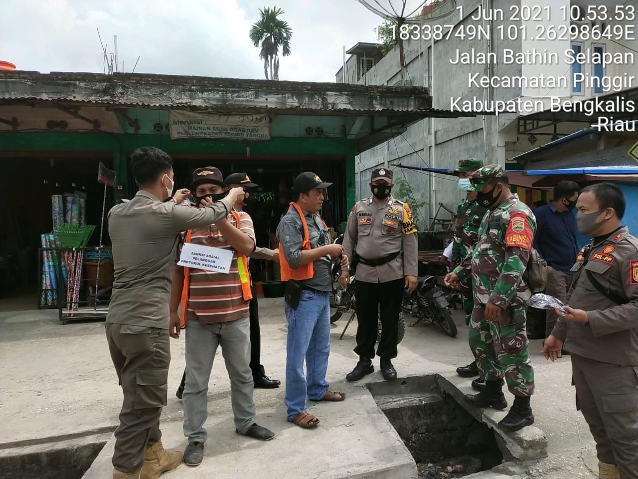 Ikuti Treatment Gabungan, Babinsa Serka N. Saragih Berpesan Agar Tetap Gunakan Masker