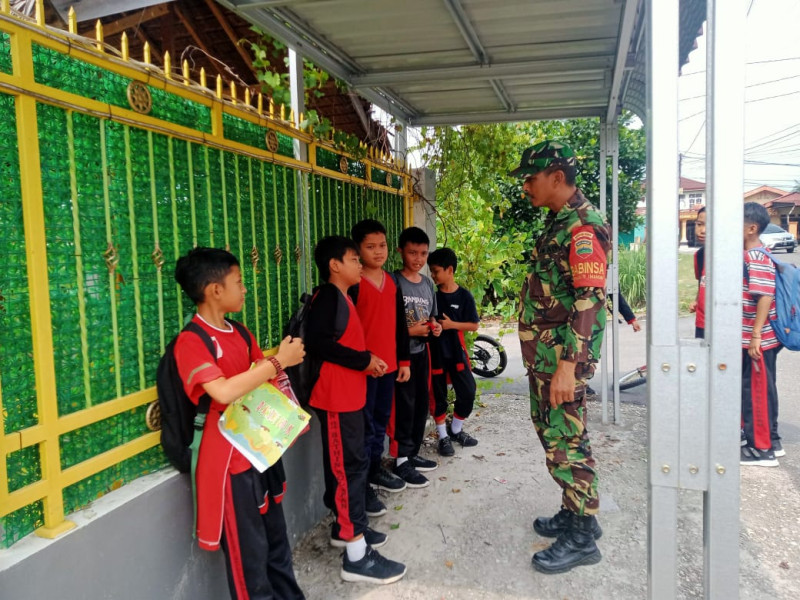 Serma Suprapto Berikan Penyuluhan Pancasila kepada Siswa SDN 22 Batsol