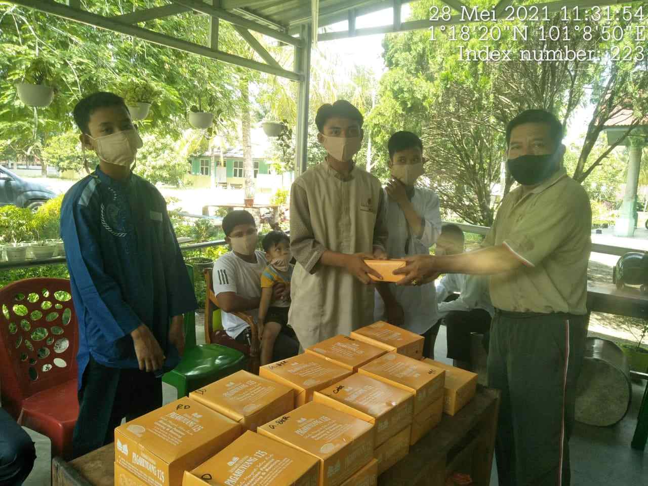 Dandim 0303/Bengkalis Berbagi Nasi Kotak di Panti Asuhan Muhammaddiyah Desa Petani