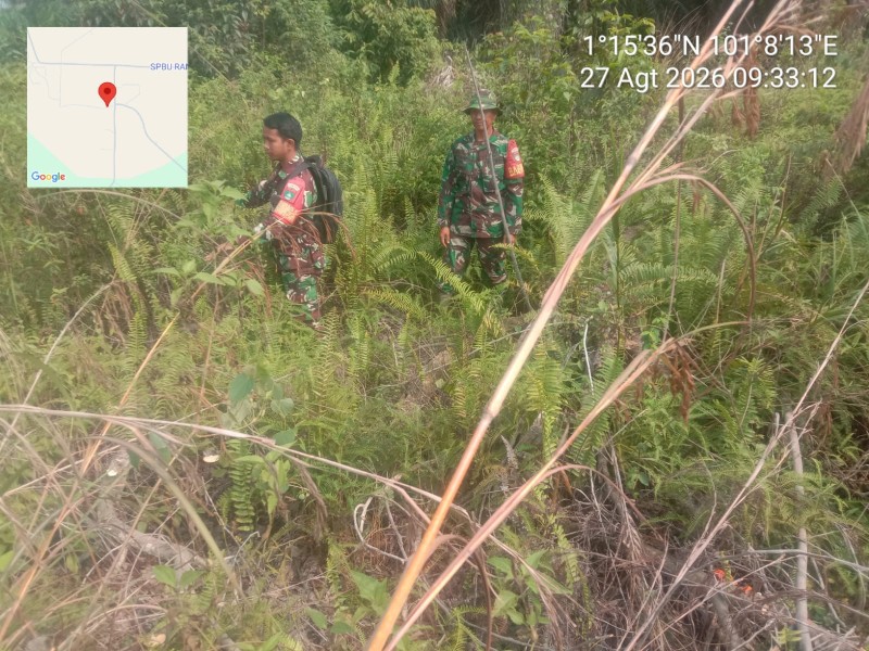 Patroli Karhutla Terus dilakukan, Babinsa Serka Handoko, Pratu D. Simanungkalit cek Area di Jalan Tegar