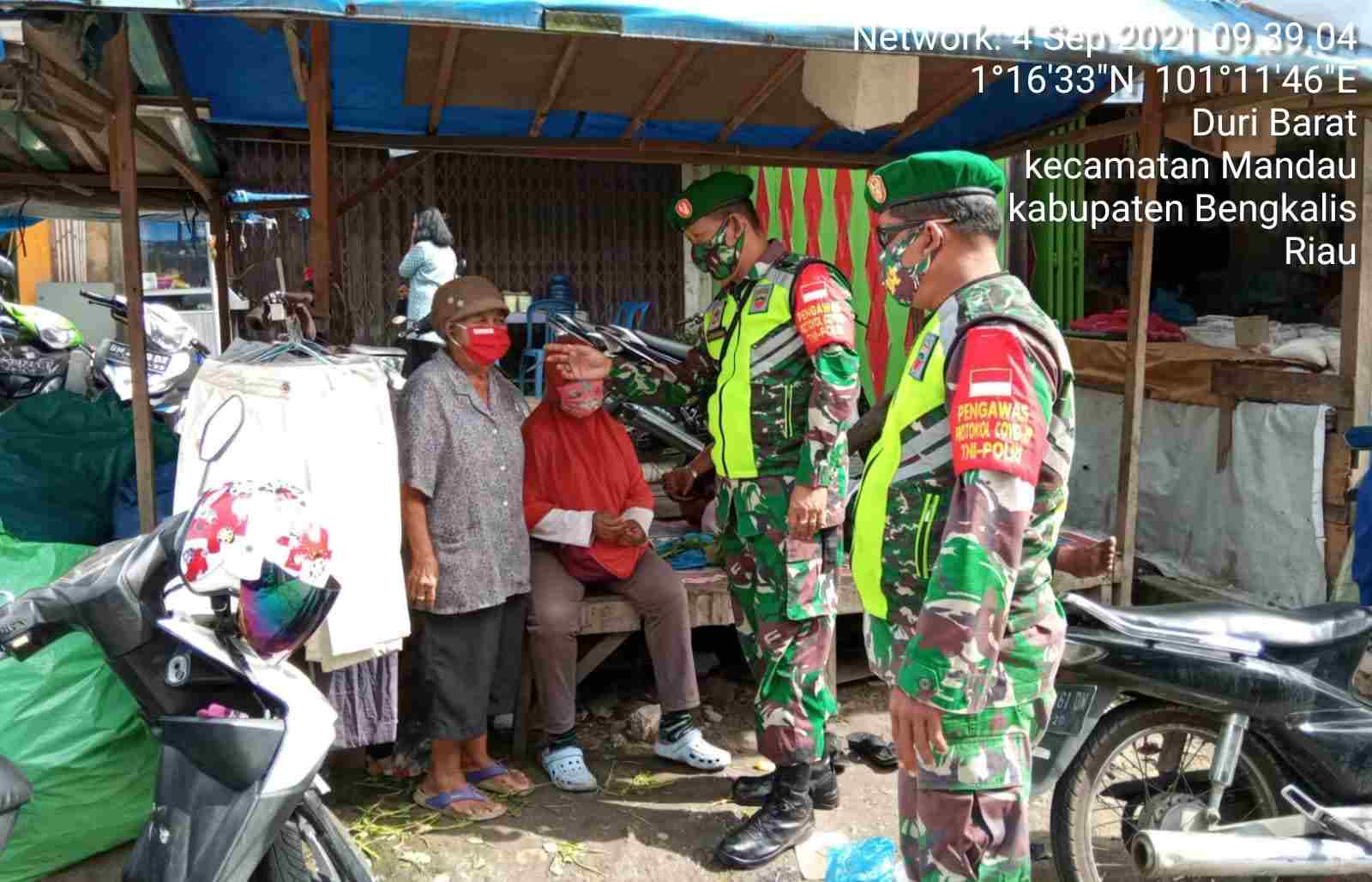 Pengunjung Pasar Dewi Sartika dihimbau Babinsa Serma Amiruddin