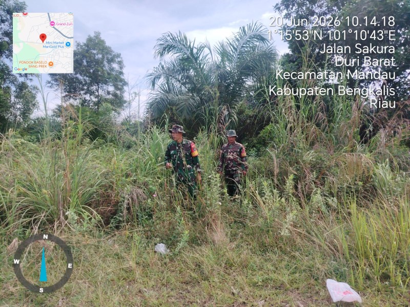 Babinsa Serka Robbi, Koptu Bambang Patroli Karhutla di Kelurahan Duri Barat, Mandau