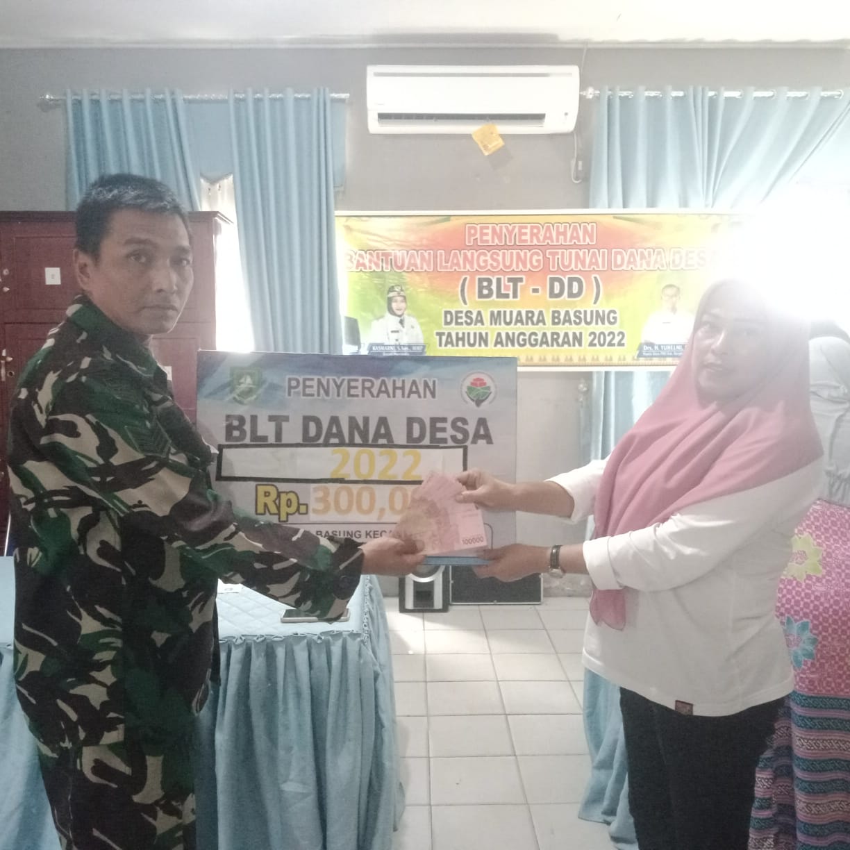 Serma Suprapto Tinjau Penyaluran BLT 4, 5 dan 6 Desa Muara Basung