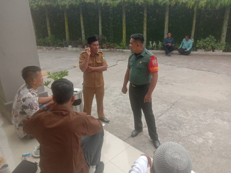 Babinsa Kopda S. Nasution Berikan Komsos Pancasila Kepada Warga RT 03 RW 01 Tasik Serai, Talang Muandau