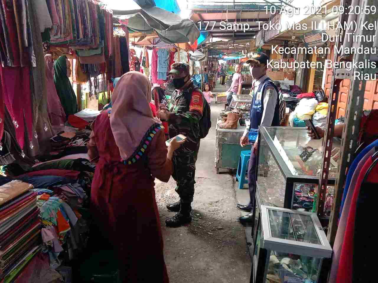 Koptu M. Silaban Laksanakan Himbauan Protkes di pasar Dewi Sartika Mandau