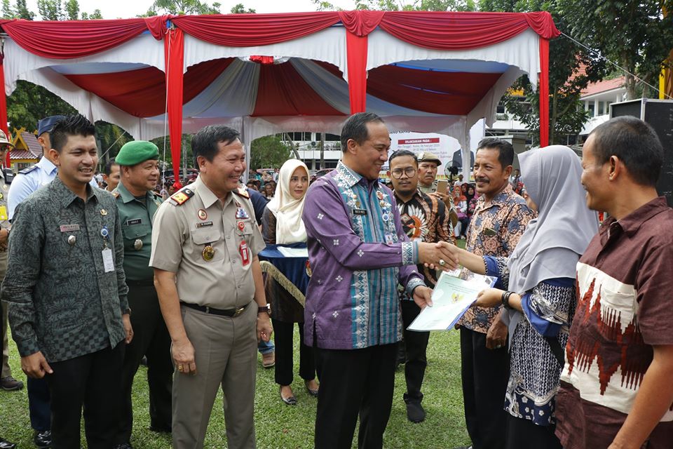 Pemko Pekanbaru Bagikan 3000 Sertifikat Tanah Dari Program PTSL 2019