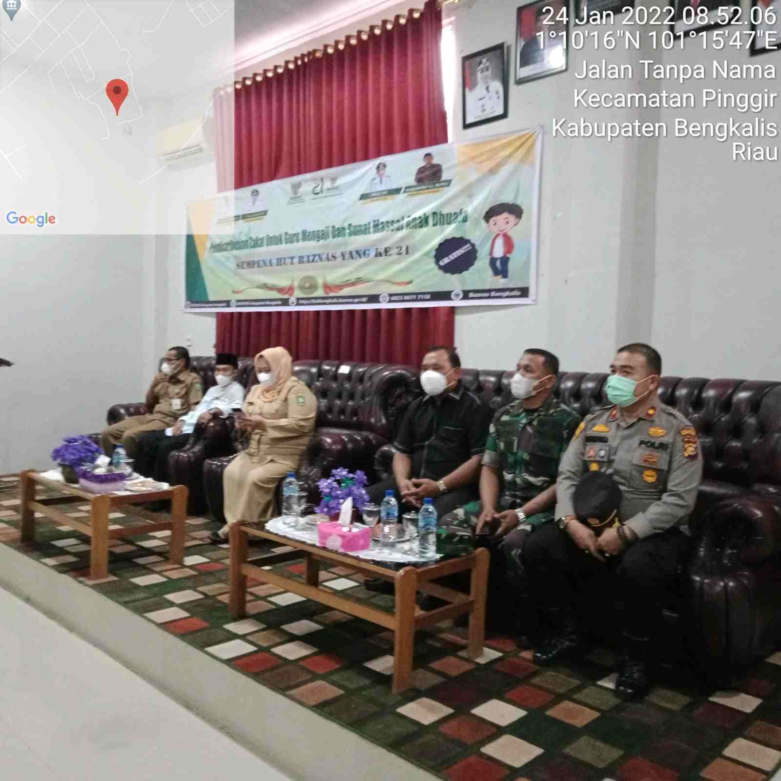 Danramil Dampingi Distribusi Zakat Untuk Guru Ngaji dan Laksanakan Sunat Massal di Pinggir