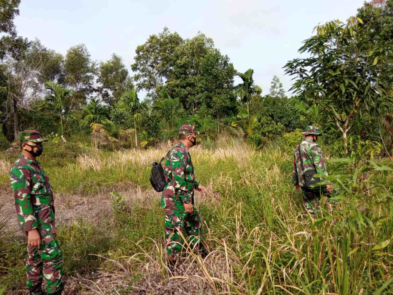 Serma Amiruddin Pimpin Patroli Karhutla di Desa Pematang Pudu