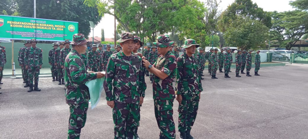 Menuju Koramil Model, Dandim 0303/Bengkalis Laksanakan Upacara di Lapangan Koramil 03/Mandau