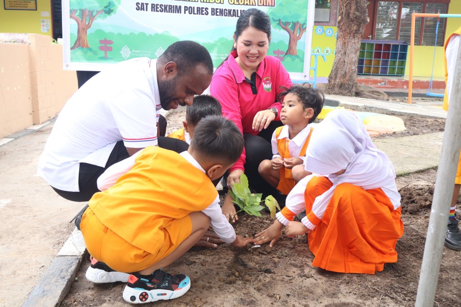 Tanamkan Sejak Usia Dini, Sat Reskrim Polres Bengkalis Laksanakan Green Policing Tanamkan Sejak Usia Dini, Sat Reskrim Polres Bengkalis Laksanakan Green Policing