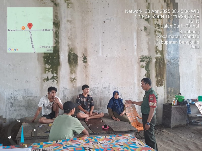 Babinsa Sertu Joni Berikan Penyuluhan Pancasila Kepada Warga Desa Bumbung, Kampung Pancasila