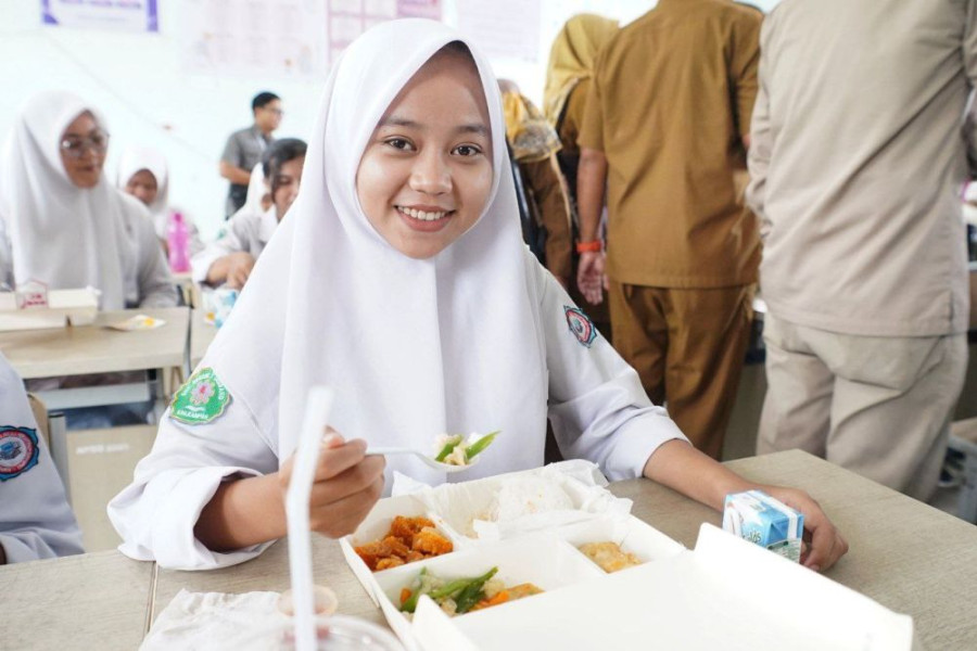 Makan Siang Bergizi di 11 Sekolah di Wilayah Pekanbaru