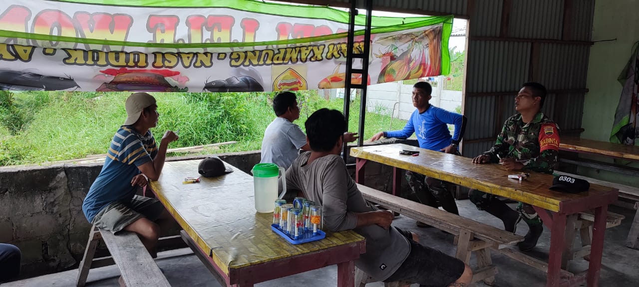 Komsos Pancasila Oleh Babinsa Serda Awaluddin disampaikan Kepada Warga Kelurahan Air Jamban