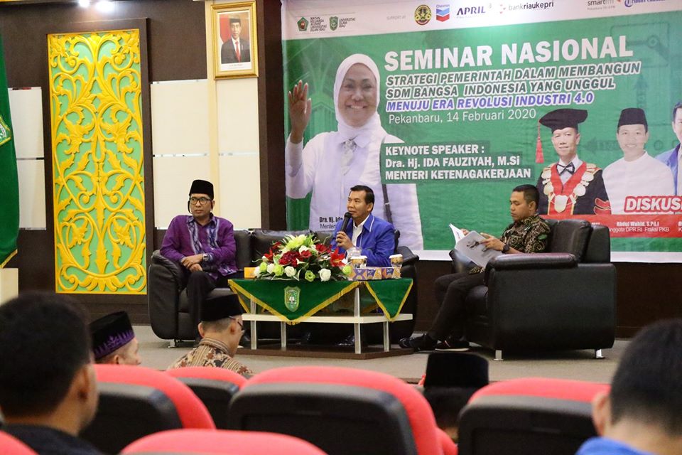 Jadi Pembicara Seminar Nasional IKA UIR, Firdaus Papar Strategi Membangun SDM Unggul