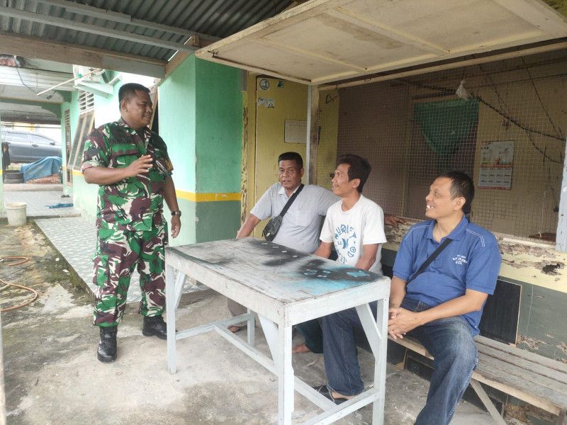 Babinsa Koramil 03/Mandau Serma Agusliadi, Wasbang Kepada Warga RT 10 RW 20 Kelurahan Air Jamban