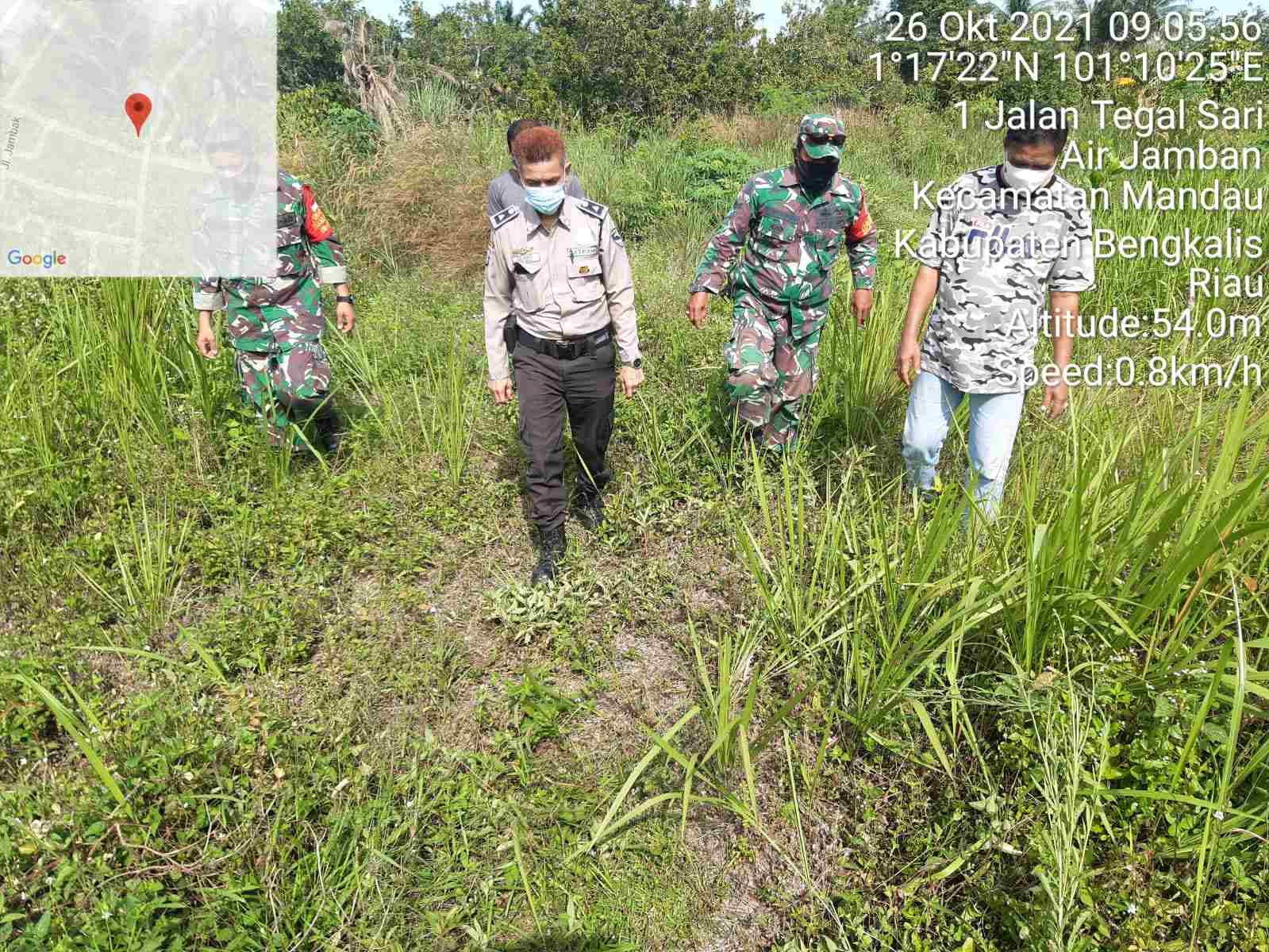 Serka N. Saragih dan Kopda Muchsin Patroli Karhutla di 2 Kelurahan 