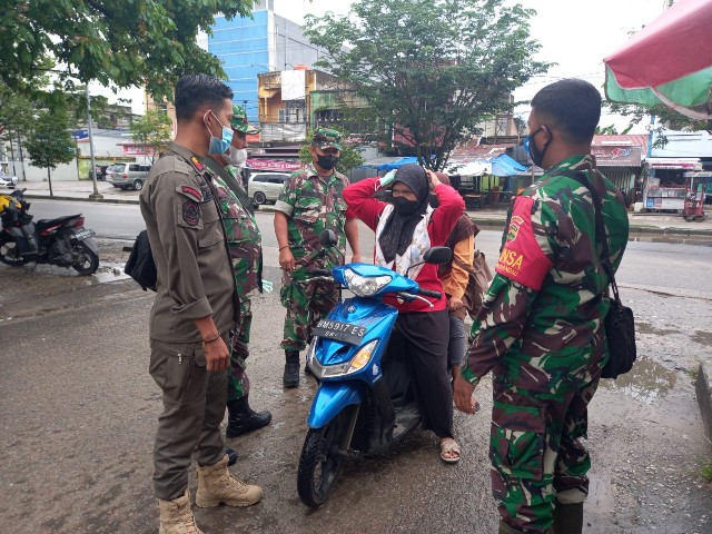 Babinsa Serka Fauzi, Sertu Agung, Serda Paino Himbau Protkes di Jalan Sudirman