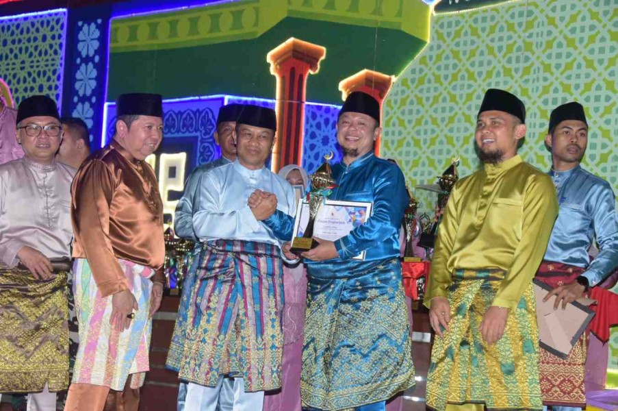 Dibawah Pimpinan Camat Riki Rihardi, Mandau Terbaik I, Borong Piala Pawai Ta'aruf dan Stand Bazar MTQ ke - 50 Bengkalis