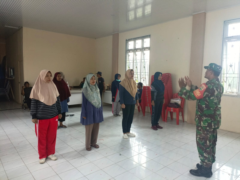Babinsa Serka Agung Saputro Berikan Penyuluhan Pancasila Kepada Warga Kelurahan Gajah Sakti, Kampung Pancasila